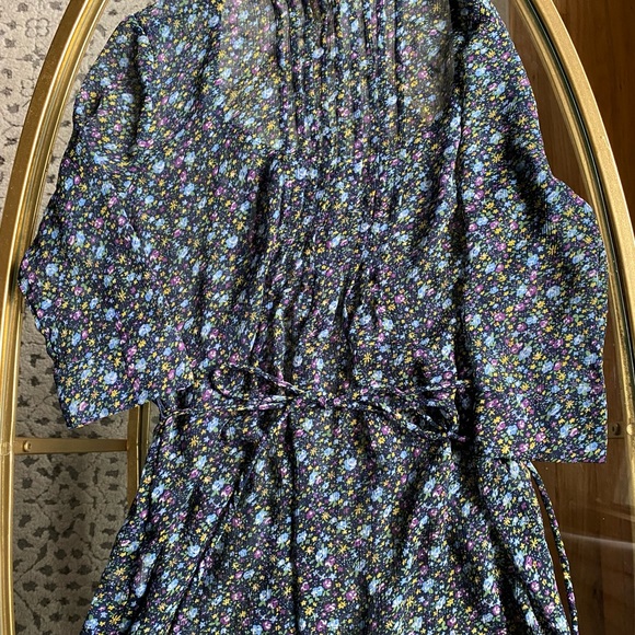 Floral button down blouse with tie waist and button sleeve. Spring top - Picture 4 of 6